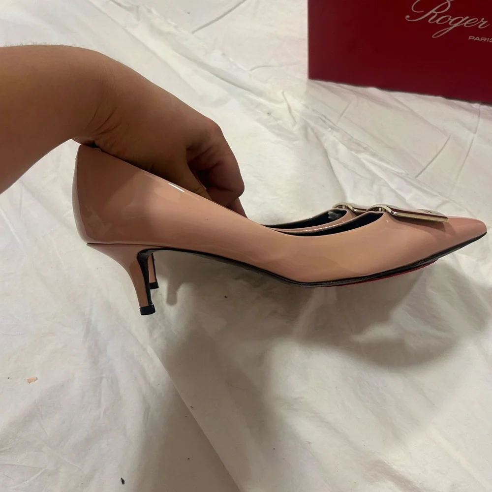 Roger Vivier Blush Pink Heels with Gold Buckle - Picture 4 of 9
